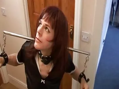 دختر فیلم سکسی کوردی بزرگ با دیلدو ربوده شدنش را لعنتی می کند